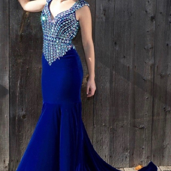 !SOLD! Velvet prom or pageant gown - Picture 2 of 8